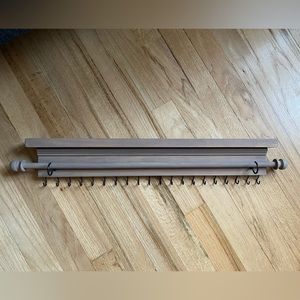 Wall mounted jewelry organizer